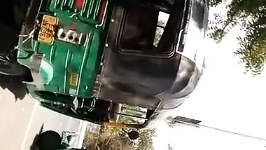 Big ass desi gujjuu aunty saree 