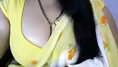 Aunty big boobs show to make one’s tool hard-on