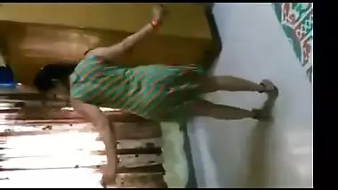 Sexy bhabhi dancing in shirt no shalwar
