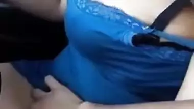 Driver manages to touch Indian passenger's pussy and tits during riding