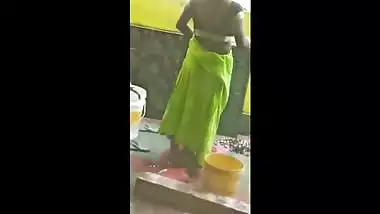 Desi village bhabhi outdoor bathing secretly record