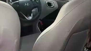 Horny lady’s outdoor blowjob makes her guy cum in the car