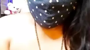 Horny Housewife Geeta Bhabhi Boob Showing and Pussy Fingering