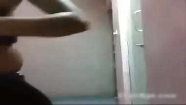 Sexy Indian bhabhi’s hot cam show