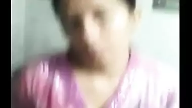 Village bhabhi doing quick sex with hubby’s friend