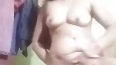 Aunty is wet and sexy taking towel off and showing off XXX zones