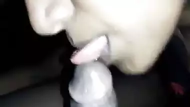 Tamil girl gives an Indian blowjob to her lover
