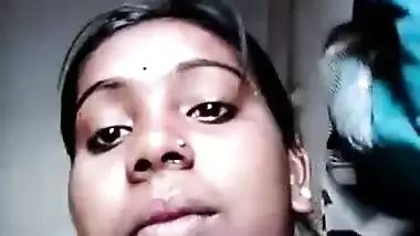 Desi Girl Shows her Boobs on Vc