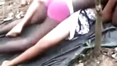 Indian Hot Young Couple Dating N Fucking College immature in Public Park - Wowmoyback