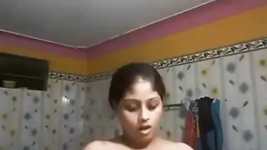 Bhabhi Shows Her Big Boobs