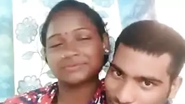 Handsome lover touches Desi cutie's XXX fruit and films it on camera