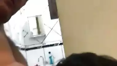 Delhi babe enjoys her sugar daddy’s dick in the Indian xxx