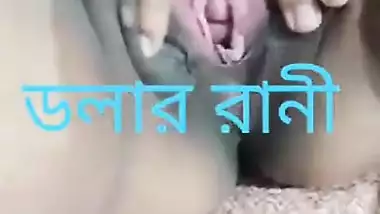Desi Bhabi Showing Pussy