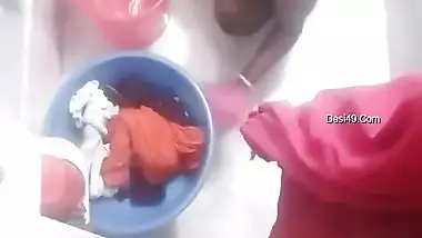 Today Exclusive- Desi Bhabhi Bathing Record By Hidden Cam