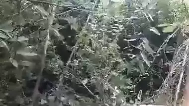 Outdoor Assamese sex MMS of a couple from a jungle