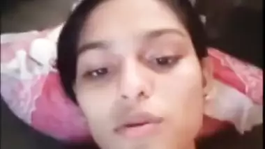 Pretty Desi college girl exposes her tits and shaved cunt on XXX cam