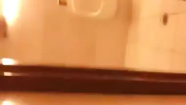 Voyeur: Pussy play in public toilet