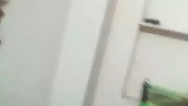 Slutty bhabhi in saree is ready for sex with client