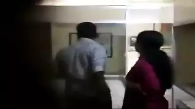 Indian sex clip of Kerala office aunty getting naughty!