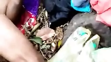 Dehati couple caught fucking in jungle
