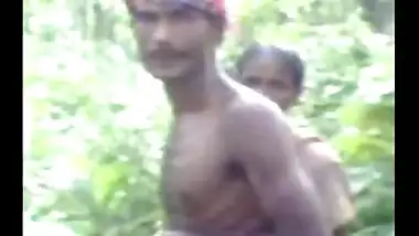 Desi sex mms clip of village bhabhi fucked by neighbor in jungle