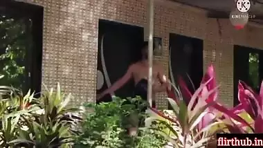 Dhoodh Vali Bhabhi Ke Ghar Jaake Chudai Kari Dost Ne