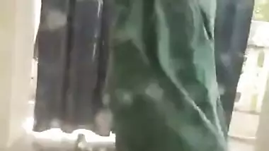 Desi bhabhi showing boob