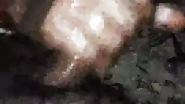 Desi Bhabhi Give Handjob