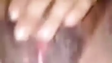 Unsatisfied Bangladeshi gal makes Desi XXX video of her masturbating