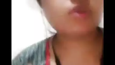 Big melons girlfriend topless viral video call