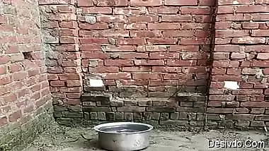 Desi Village Bhabhi Outdoor Bath Licked Mms Video