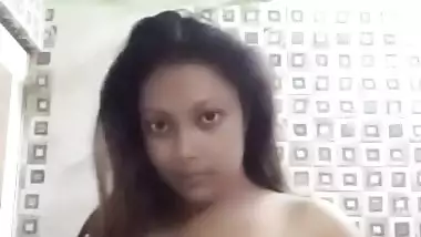 Bathroom selfie video of hot desi beauty