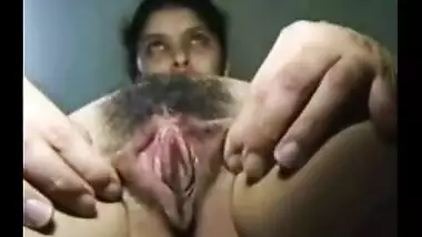 Bangalore Bhabhi showing her Pink pussy to lover over cam