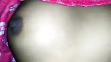 Desi girl show her tight boobs