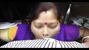 Desi aunty giving blowjob and deepthroat drank cum