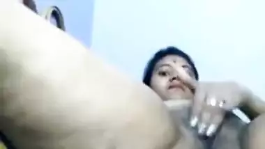Desi big ass bhabhi fingering her pussy for lover!!