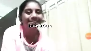 Today Exclusive- Sexy Bhabhi Showing Boobs On Video Call